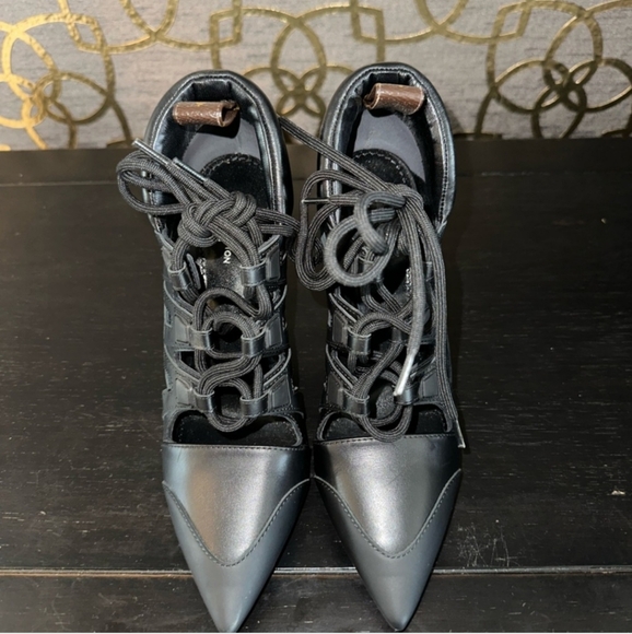 Authentic Louis Vuitton Black Streamline Heels - Picture 8 of 14